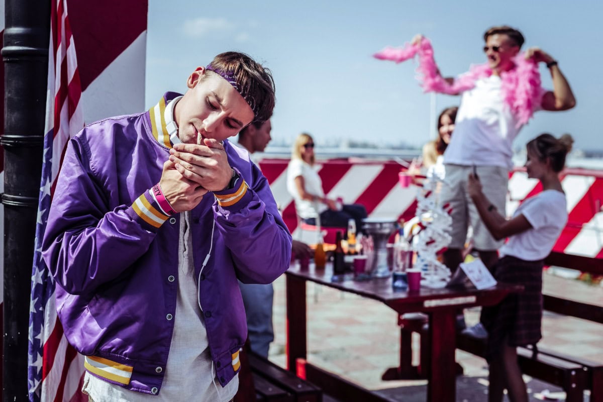 Chiefing Chiefing Meaning: Cannabis Slang, Etiquette, and Modern Uses